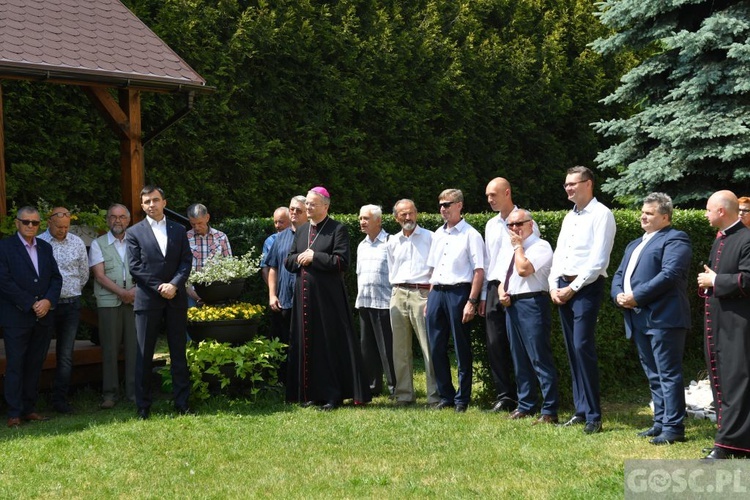 Poświęcenie zielonego "Zakątka u św. Mikołaja" w Głogowie