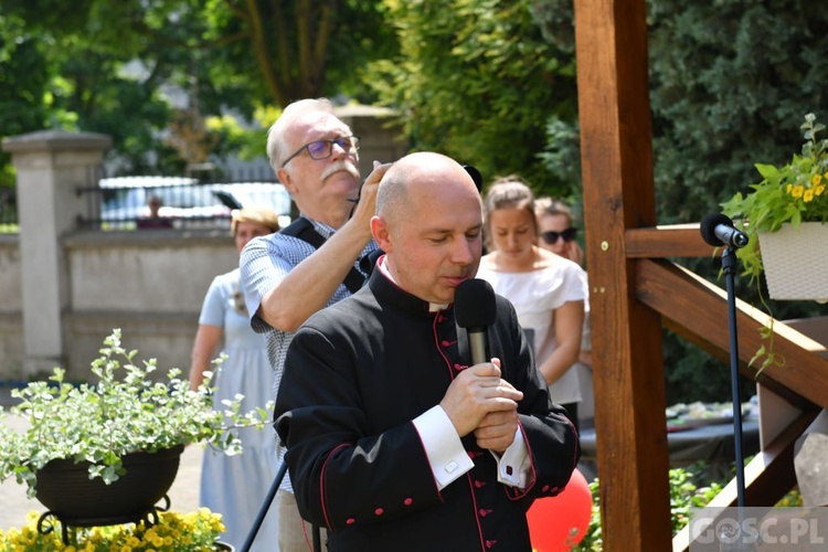 Poświęcenie zielonego "Zakątka u św. Mikołaja" w Głogowie