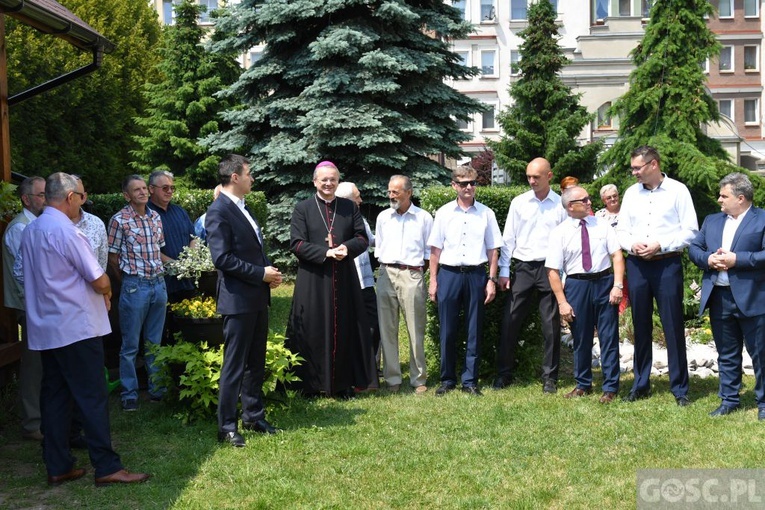 Poświęcenie zielonego "Zakątka u św. Mikołaja" w Głogowie