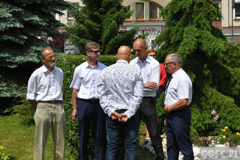 Poświęcenie zielonego "Zakątka u św. Mikołaja" w Głogowie