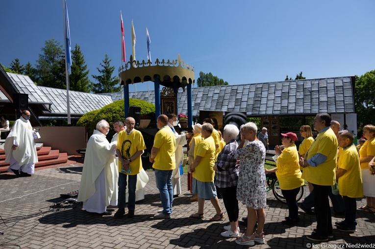 Pielgrzymka chorych i cierpiących oraz służby zdrowia do Rokitna