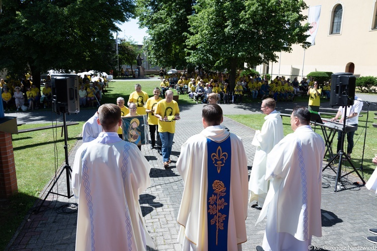 Pielgrzymka chorych i cierpiących oraz służby zdrowia do Rokitna