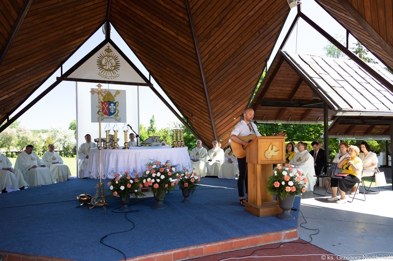 Pielgrzymka chorych i cierpiących oraz służby zdrowia do Rokitna