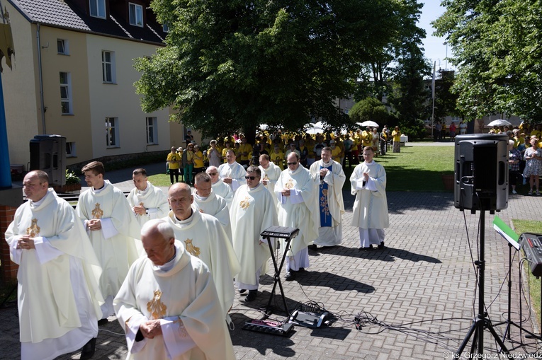 Pielgrzymka chorych i cierpiących oraz służby zdrowia do Rokitna