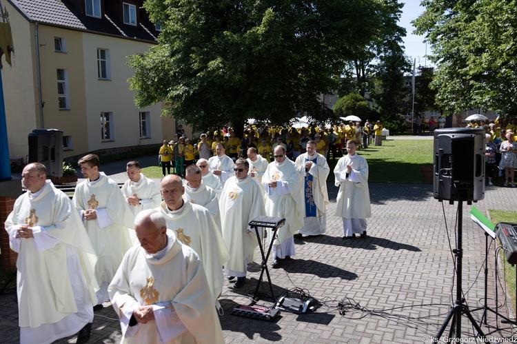 Pielgrzymka chorych i cierpiących oraz służby zdrowia do Rokitna