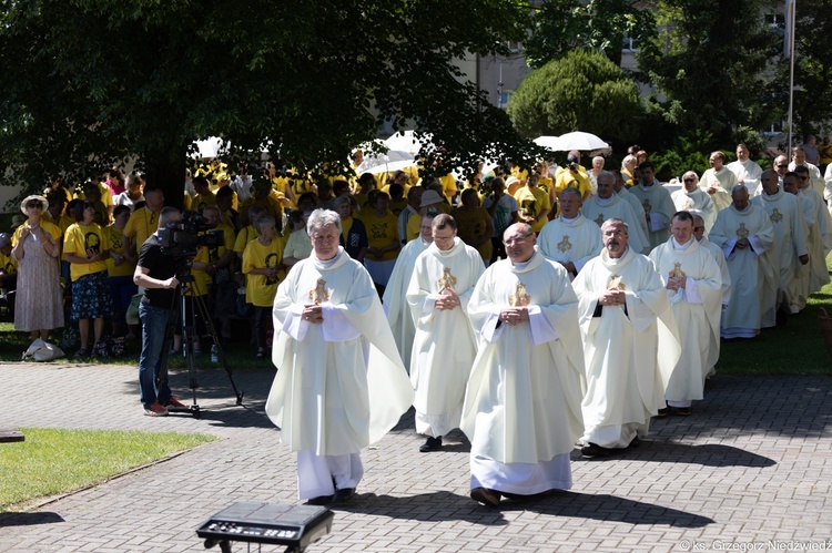 Pielgrzymka chorych i cierpiących oraz służby zdrowia do Rokitna