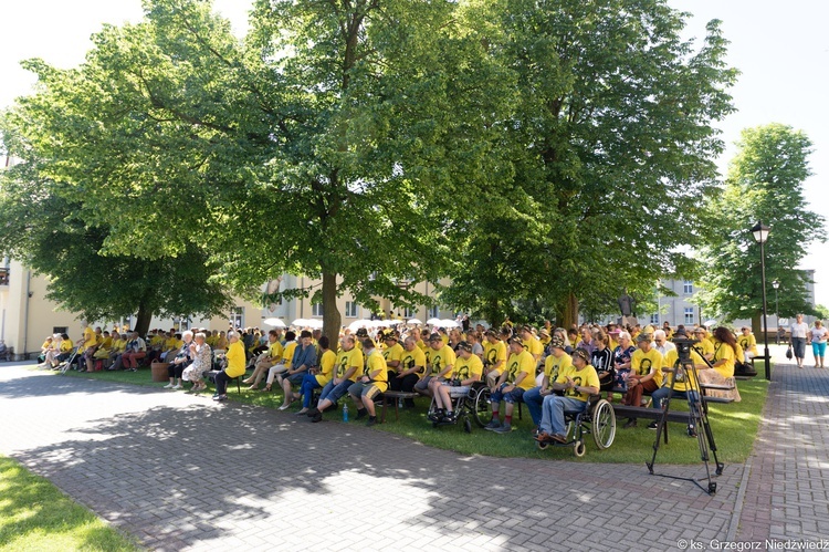 Pielgrzymka chorych i cierpiących oraz służby zdrowia do Rokitna