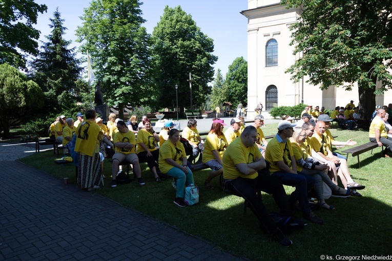 Pielgrzymka chorych i cierpiących oraz służby zdrowia do Rokitna
