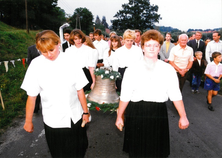 Historyczne zdjęcia związane z dzwonem