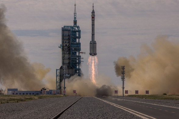 Start rakiety Długi Marsz z Shenzhou-12