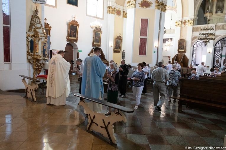 Pielgrzymka osób posługujących w parafiach do Rokitna