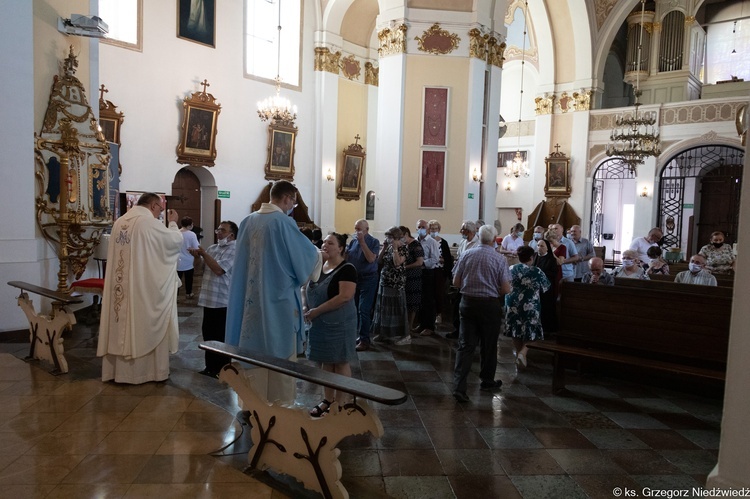 Pielgrzymka osób posługujących w parafiach do Rokitna