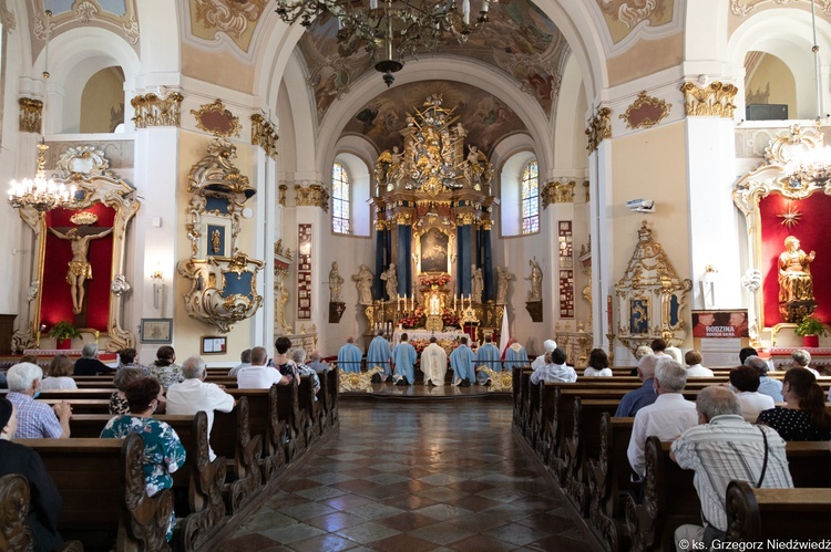 Pielgrzymka osób posługujących w parafiach do Rokitna