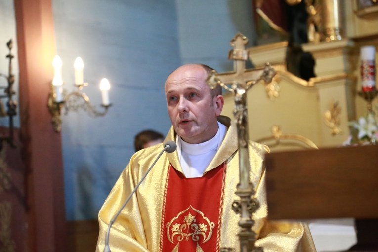 Organy i ołtarz w Pogwizdowie