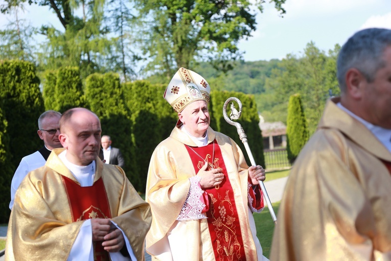 Organy i ołtarz w Pogwizdowie