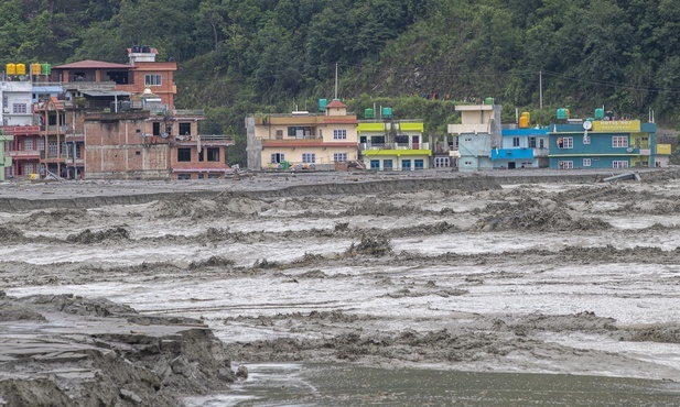 Gwałtowne powodzie w Nepalu sprzyjają rozwojowi epidemii