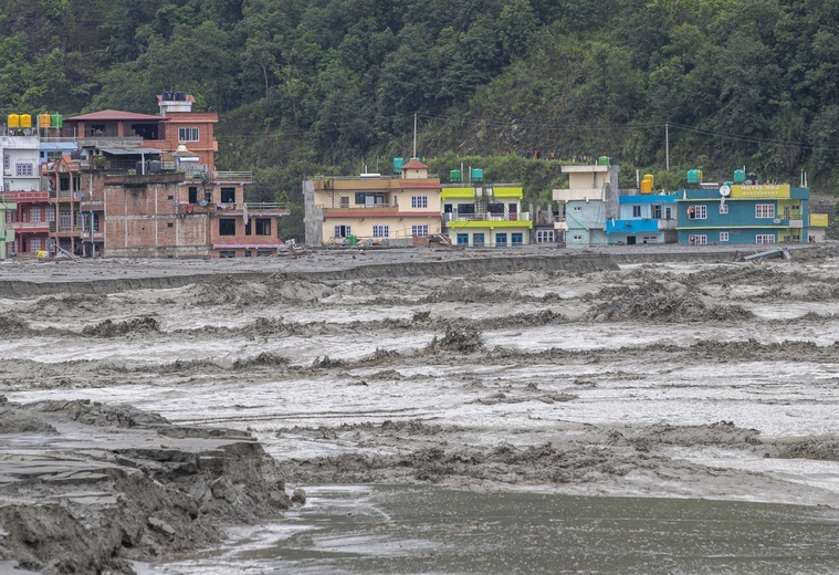 Gwałtowne powodzie w Nepalu sprzyjają rozwojowi epidemii