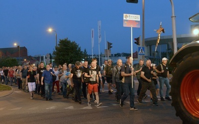 Mężczyźni wyruszyli nocą do Błotnicy po raz 15.