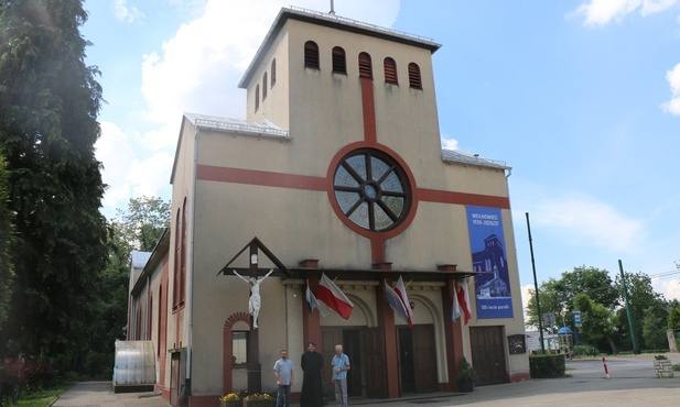 Cykl 100 na 100. Parafia Najświętszej Maryi Panny Wspomożenia Wiernych w Wełnowcu