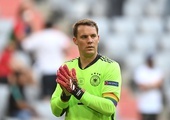 UEFA zakazuje manifestacji politycznych, ale umorzyła sprawę tęczowej demonstracji kapitana reprezentacji Niemiec. Bo to było "w dobrej sprawie"