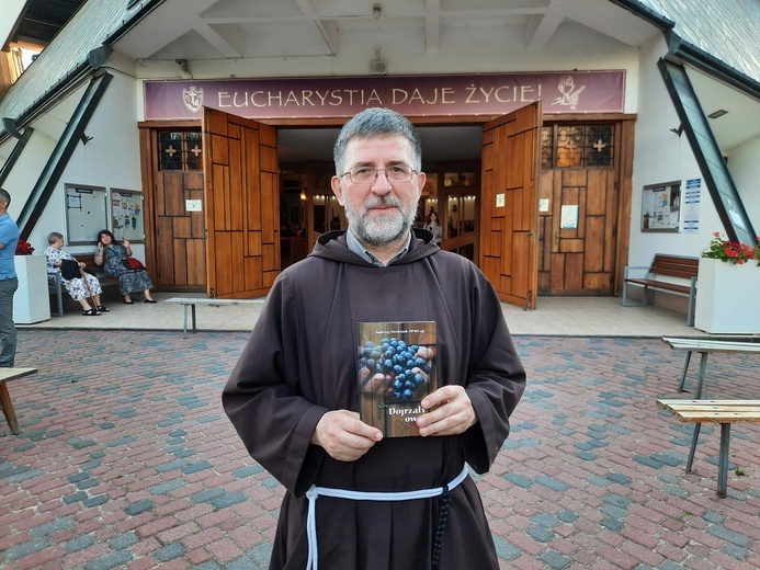 O. Andrzej Derdziuk, autor książki.