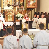 – W tej Eucharystii dziękuję Panu Bogu za dar sakramentu kapłaństwa, za lata posługiwania kapłańskiego, za wierność powołaniu i trwanie – mówił ks. Walenty Szymański podczas jubileuszowej Mszy św.