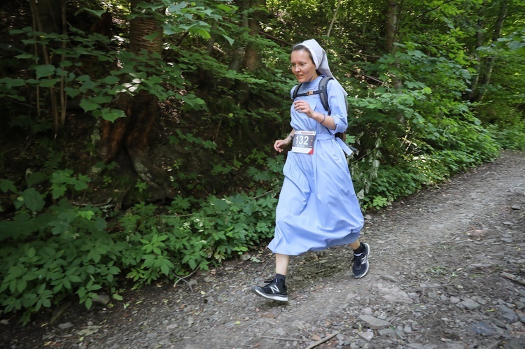 Gorące powietrze, świetna zabawa i biegająca siostra zakonna na Górskim Biegu Frassatiego