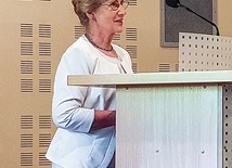 Prof. Ewa Budzyńska wyjaśniała zmieniające się trendy w postrzeganiu rodziny.