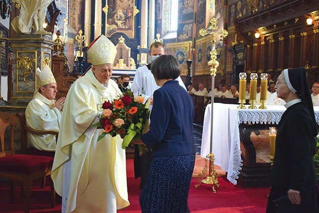 	Życzenia z okazji jubileuszu święceń kapłańskich.