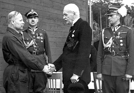 	Franciszek Kulwiec zdaje raport prezydentowi Mościckiemu  – 14 czerwca 1939 roku.