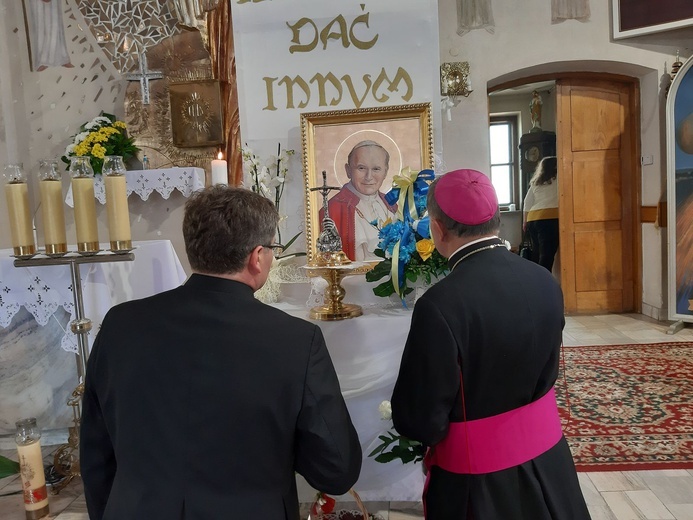 Góra Motyczna. Uroczyste wprowadzenie relikwii św. Jana Pawła II