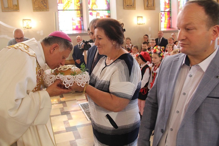 Góra Motyczna. Uroczyste wprowadzenie relikwii św. Jana Pawła II