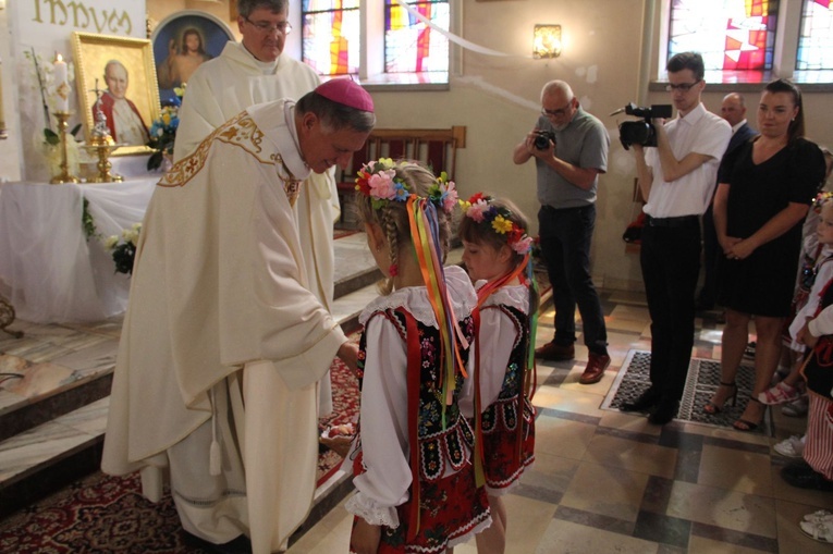 Góra Motyczna. Uroczyste wprowadzenie relikwii św. Jana Pawła II