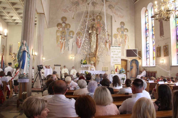 Góra Motyczna. Uroczyste wprowadzenie relikwii św. Jana Pawła II