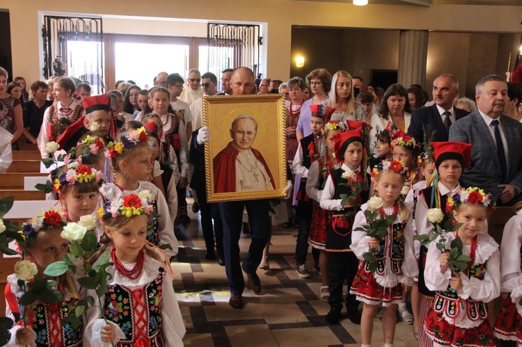 Góra Motyczna. Uroczyste wprowadzenie relikwii św. Jana Pawła II