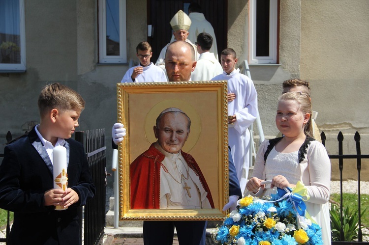 Góra Motyczna. Uroczyste wprowadzenie relikwii św. Jana Pawła II