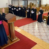 Nowo mianowani proboszczowie złożyli w seminaryjnej kaplicy publiczne wyznanie wiary i otrzymali błogosławieństwo ordynariusza.