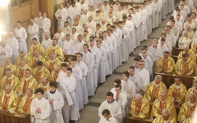 Księża diecezji bielsko-żywieckiej w katedrze św. Mikołaja w Bielsku-Białej.