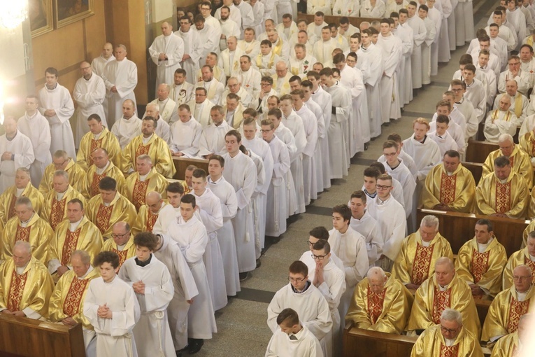 Księża diecezji bielsko-żywieckiej w katedrze św. Mikołaja w Bielsku-Białej.