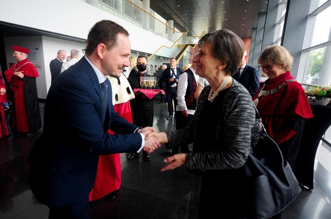 Odsłonięcie pomnika Jana Pawła II w Bibliotece UPJPII