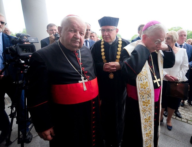 Odsłonięcie pomnika Jana Pawła II w Bibliotece UPJPII