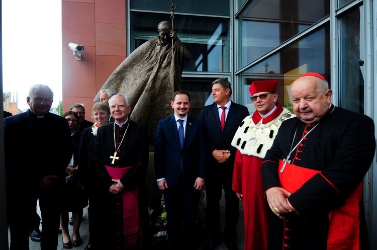 Odsłonięcie pomnika Jana Pawła II w Bibliotece UPJPII