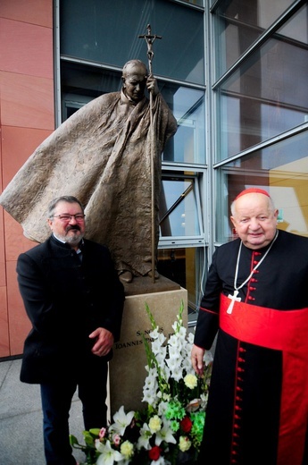 Odsłonięcie pomnika Jana Pawła II w Bibliotece UPJPII