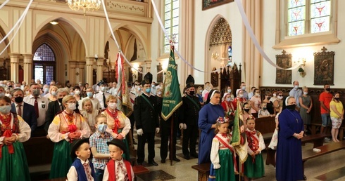 Parafianie z Wilamowic i ich goście dziękowali za życie i posługę ks. prałata Michała Boguty.