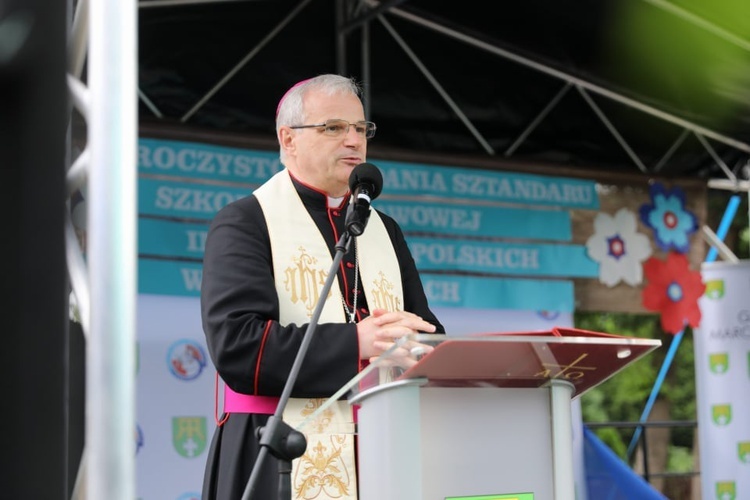 Nadanie Sztandaru Szkole Podstawowej im. Lotników Polskich w Marcinowicach