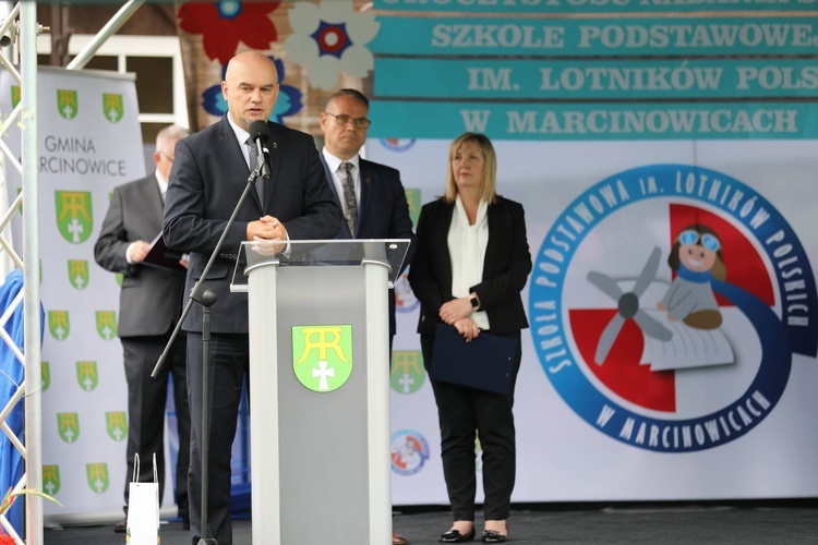 Nadanie Sztandaru Szkole Podstawowej im. Lotników Polskich w Marcinowicach