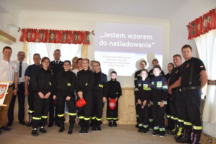 Młodzieżowe drużyny pożarnicze z gminy Czarny Dunajec