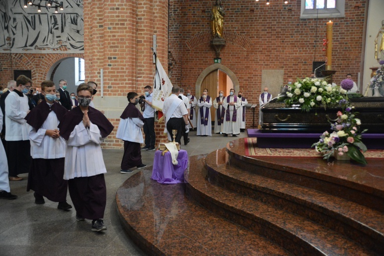 Pogrzeb śp. ks. infułata Edmunda Podzielnego