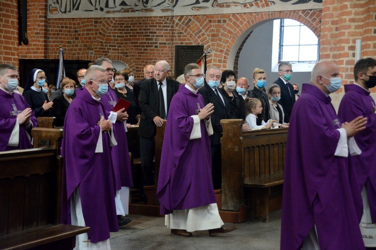 Pogrzeb śp. ks. infułata Edmunda Podzielnego