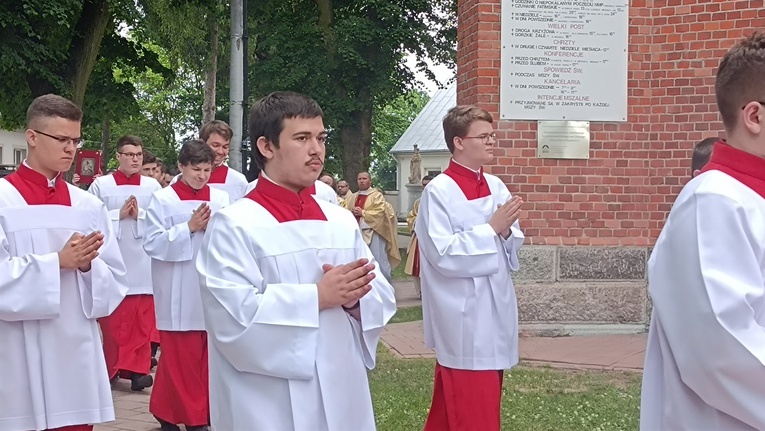 Pielgrzymka ministrantów i lektorów do Wąwolnicy